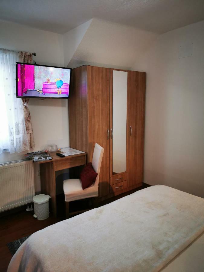 Guesthouse Samolov Vrhovine Exterior photo