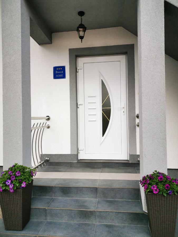 Guesthouse Samolov Vrhovine Exterior photo
